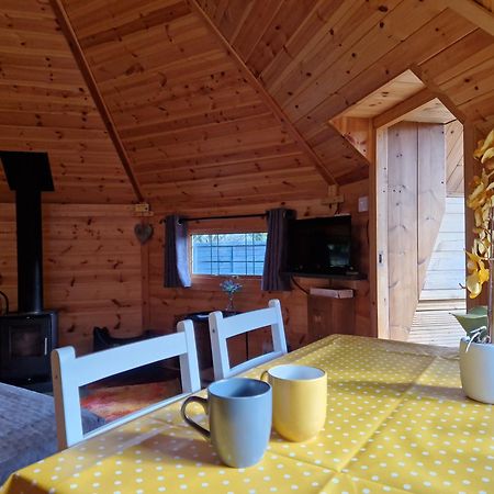 The Hive - Unique Log Cabin With Wood Burning Stove Ludchurch Екстериор снимка