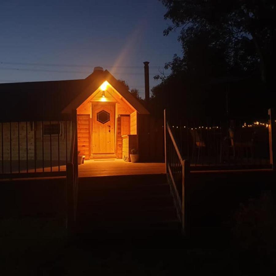 The Hive - Unique Log Cabin With Wood Burning Stove Ludchurch Екстериор снимка