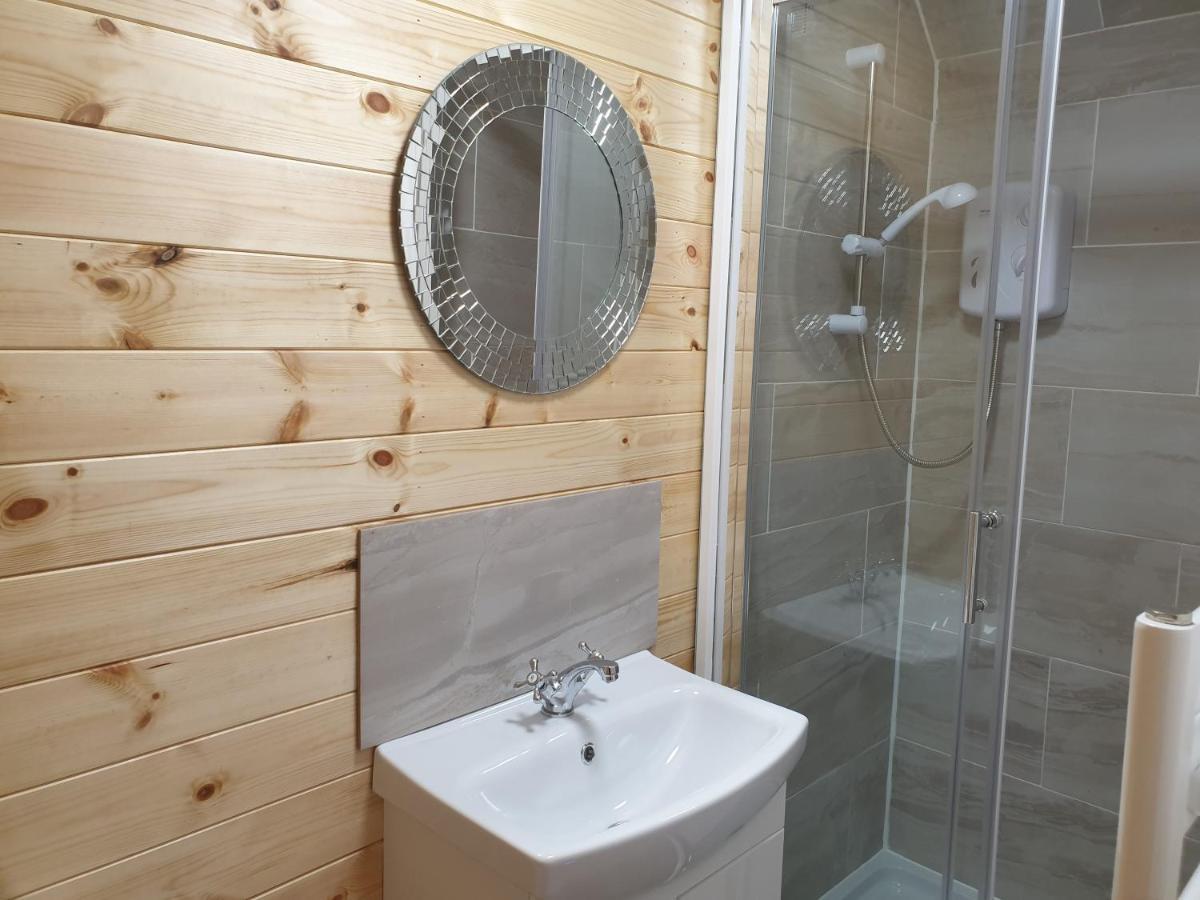 The Hive - Unique Log Cabin With Wood Burning Stove Ludchurch Екстериор снимка
