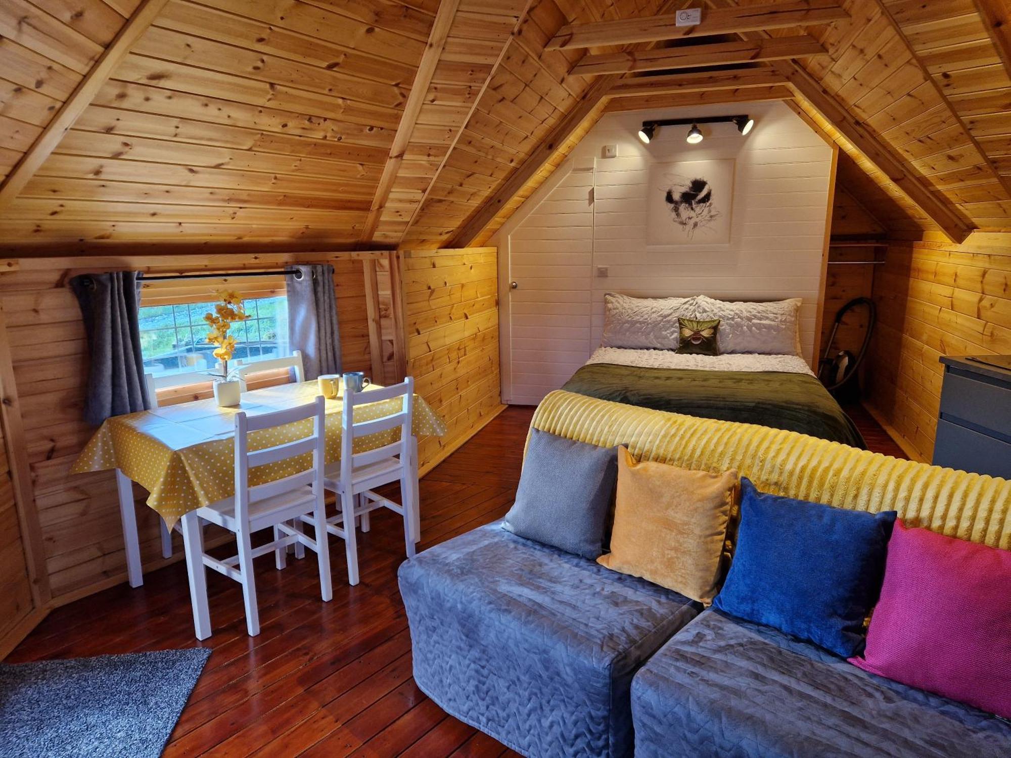 The Hive - Unique Log Cabin With Wood Burning Stove Ludchurch Екстериор снимка