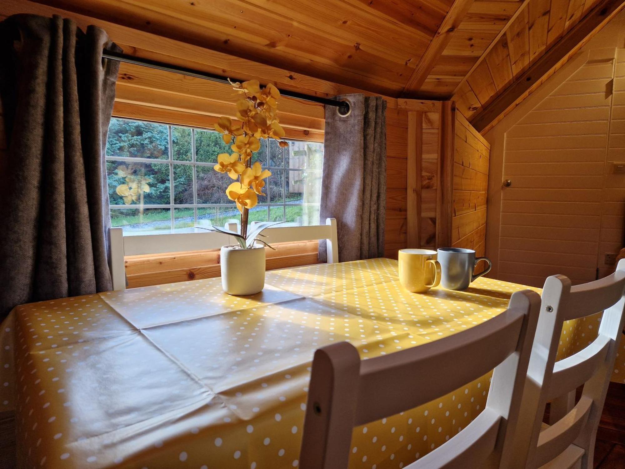 The Hive - Unique Log Cabin With Wood Burning Stove Ludchurch Екстериор снимка