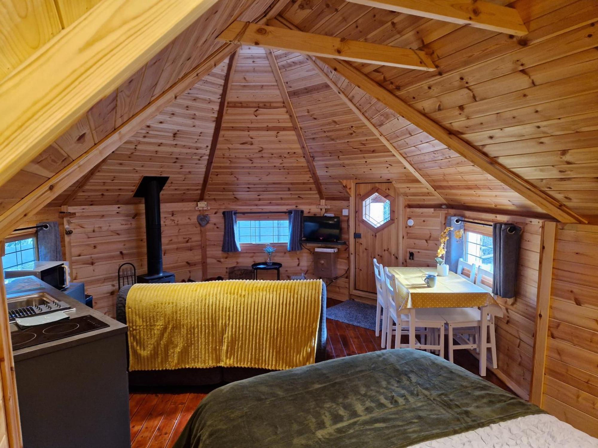 The Hive - Unique Log Cabin With Wood Burning Stove Ludchurch Екстериор снимка